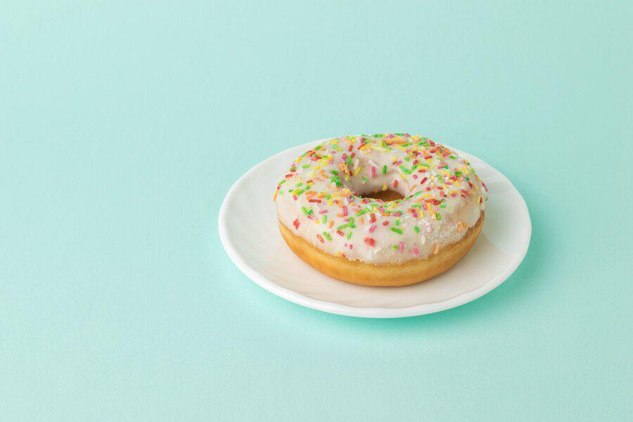 https://img.freepik.com/premium-photo/glazed-donut-white-plate-blue-surface_94064-4589.jpg?w=900