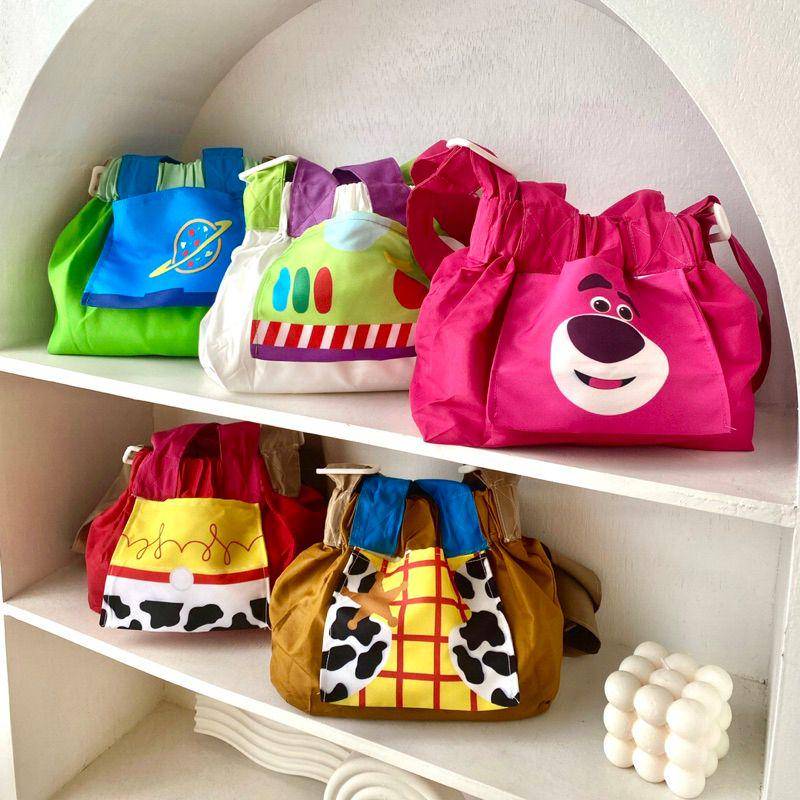 ilustrasi dumpling bag tema Toy Story (shopee.co.id/falette)