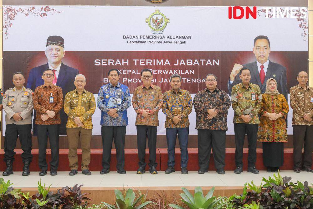 Pj Gubernur Jateng Nana Sudjana, Kepala BPK Jateng yang baru Karyadi. (IDN Times/Fariz Fardianto)