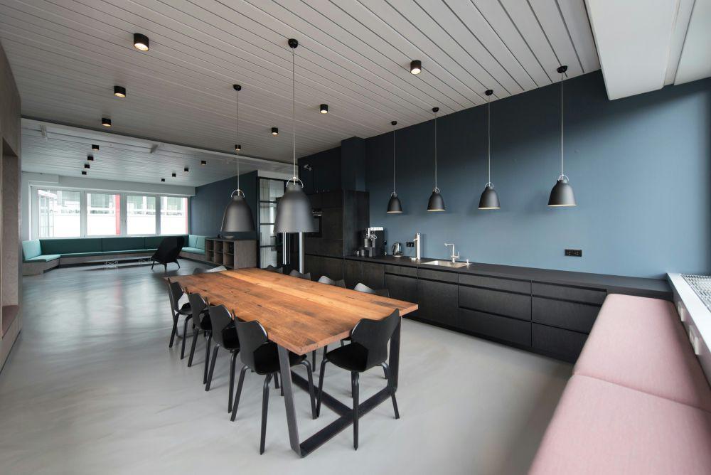 Pendant Lamp. (Unplash.com/Nastuh Abootalebi)