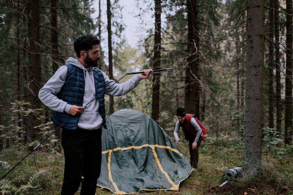 ilustrasi camping (pexels.com/cottonbro studio)