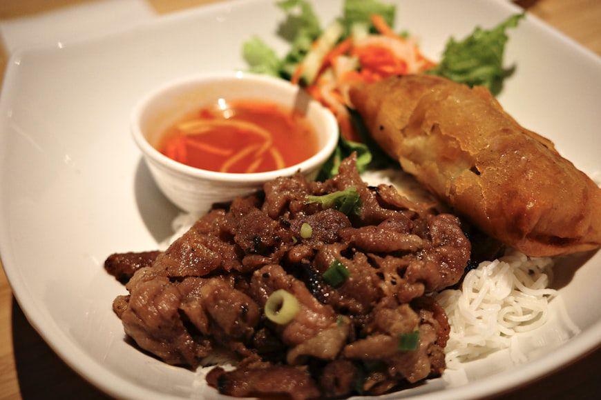 bún chả (unsplash.com/Ananas J)
