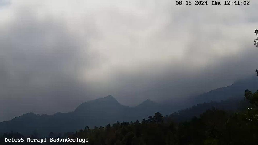 Gunung Merapi Luncurkan Awan Panas Guguran Kamis Siang
