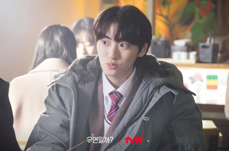 7 Bentuk Dukungan Sang Pil pada Hu Young di Serendipity's Embrace