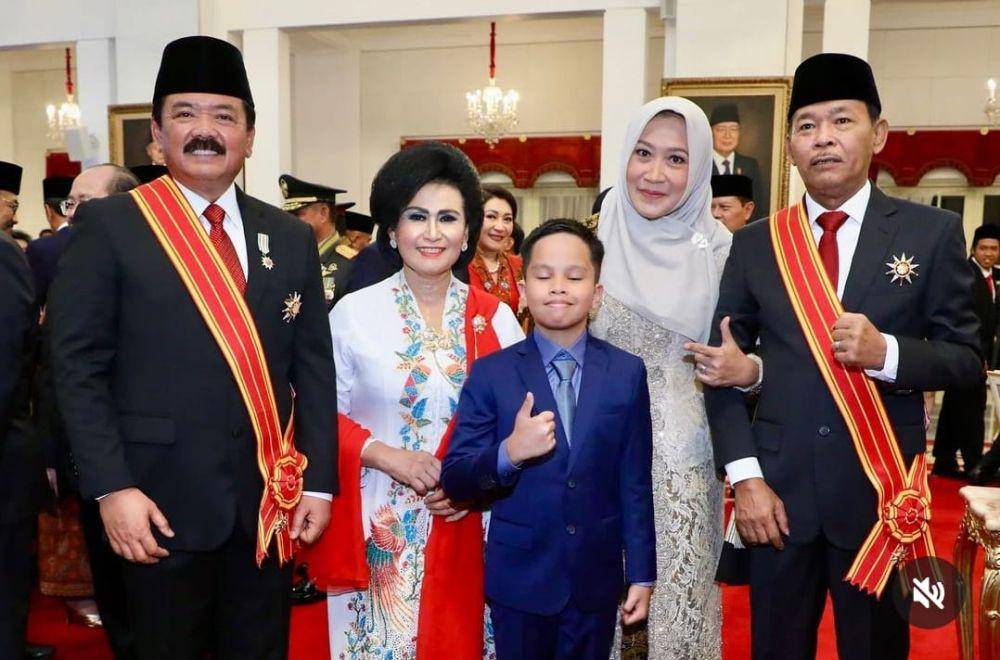 Mantan Kapolri Jenderal (Purn) Idham Azis menerima penghargaan Bintang Mahaputra Adipradana dari Presiden Joko “Jokowi” Widodo di Istana Negara, Rabu (14/8/2024). (dok. IDN Times/Istimewa)