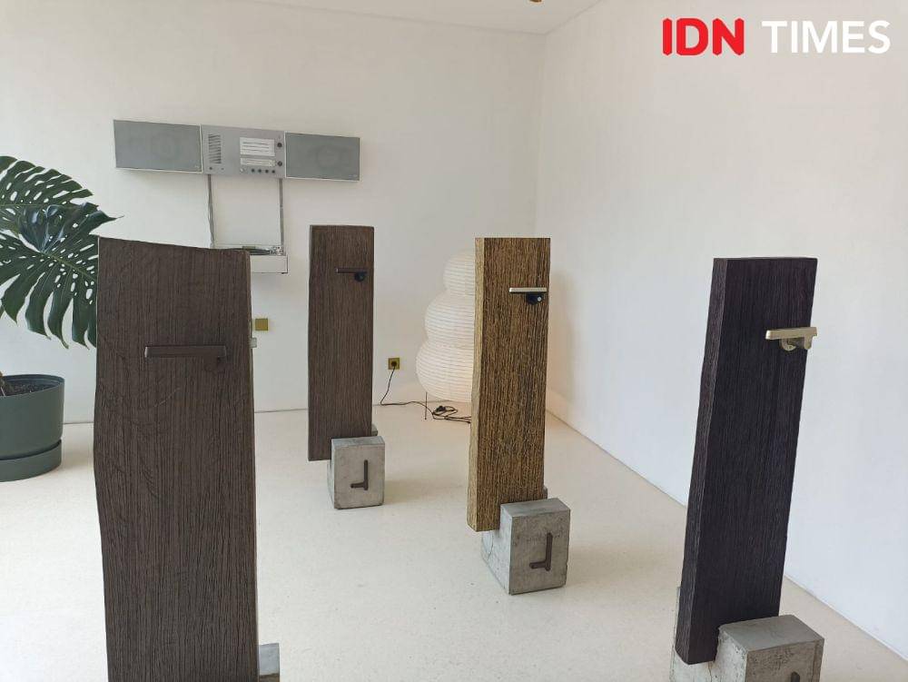 JAKKU, lever handle karya inovatif dari Eko Priharseno yang ditampilkan di AEDI Design bureau. 15 Agustus 2024. (IDN Times/M. Tarmizi Murdianto)