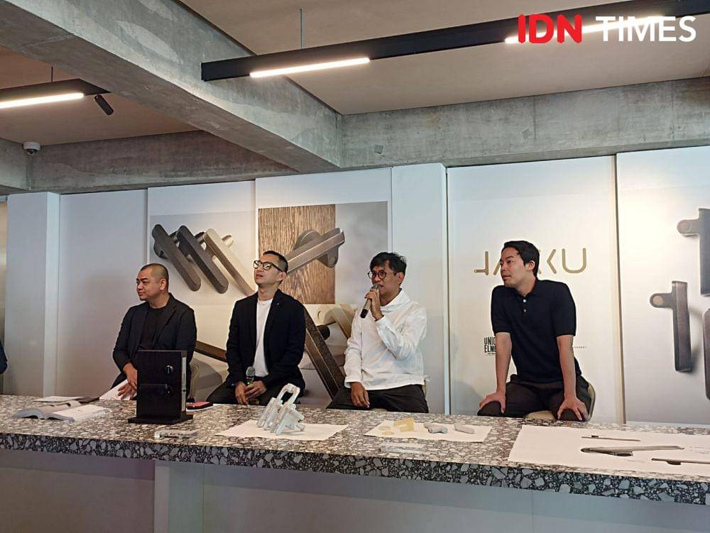 Konferensi Pers peluncuran JAKKU, lever handle karya inovatif dari Eko Priharseno yang ditampilkan di AEDI Design bureau. 15 Agustus 2024. (IDN Times/M. Tarmizi Murdianto)