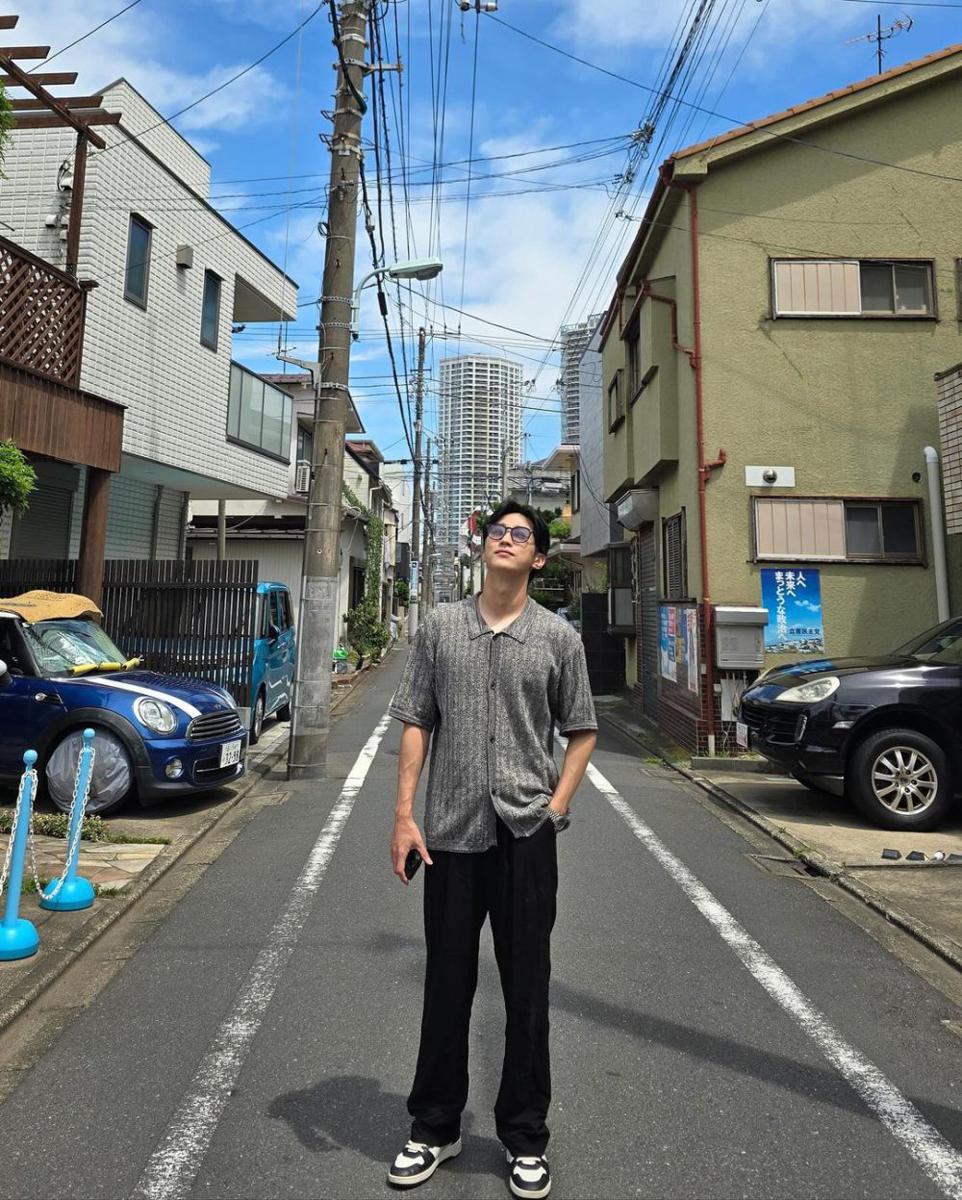 smart casual look ala Jinyoung (instagram.com/jinyoung0423)