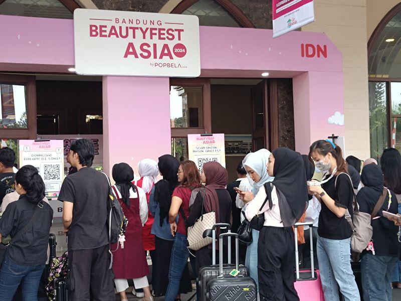 Hari Pertama, Antrean Mengular di Event BeautyFest Asia Bandung