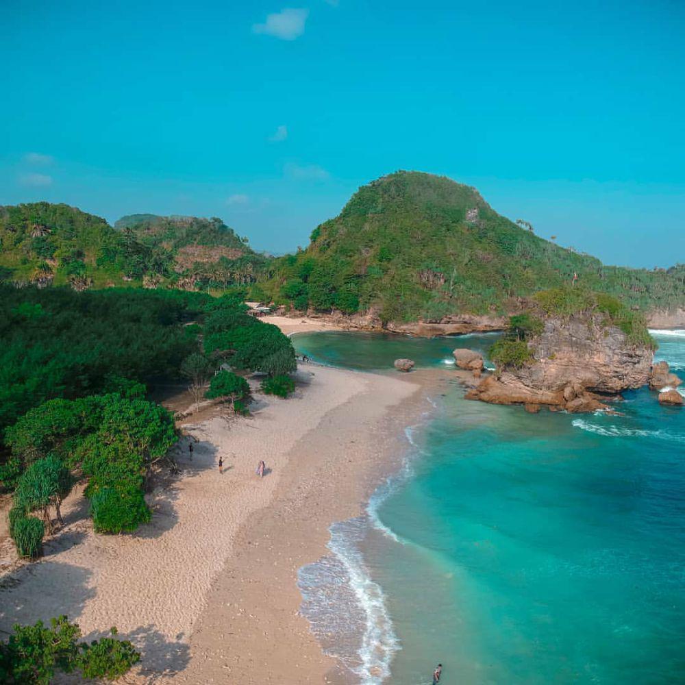 Pantai Watu Leter di Malang (instagram.com/fathon_smartboy)