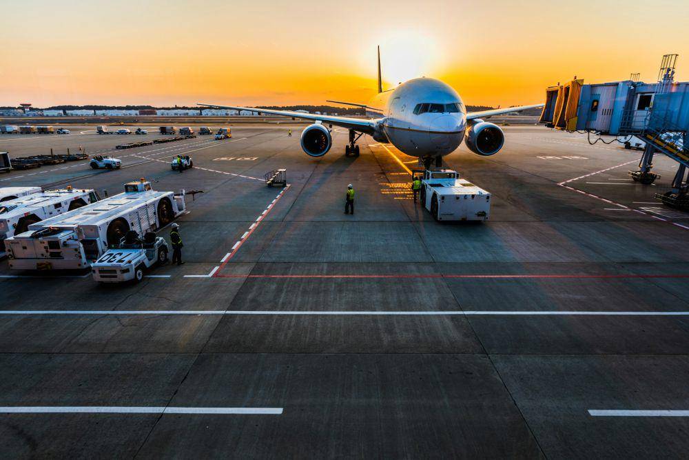 ilustrasi bandara. (unsplash.com/starocker)