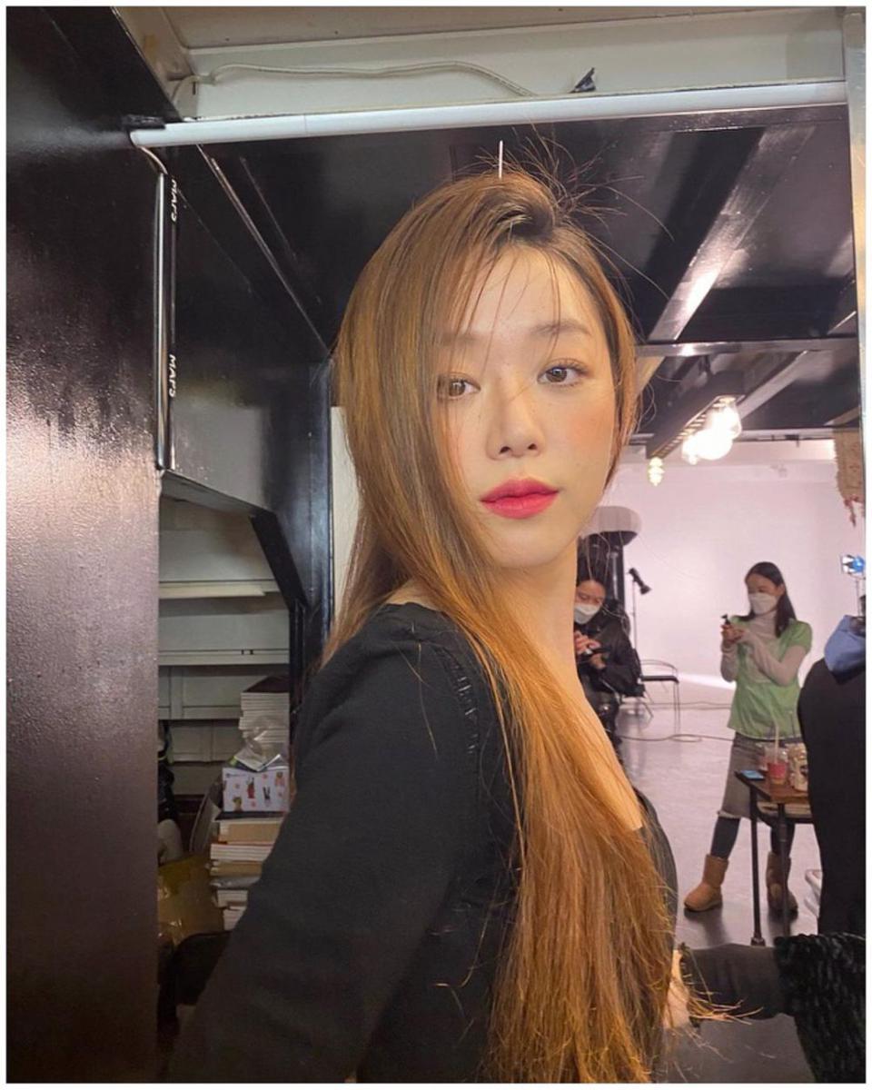 gaya makeup natural ala Lee Joo Myung (instagram.com/jmyoungl)