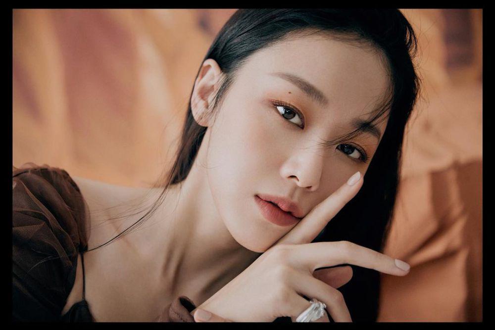 gaya makeup natural ala Lee Joo Myung (instagram.com/jmyoungl)