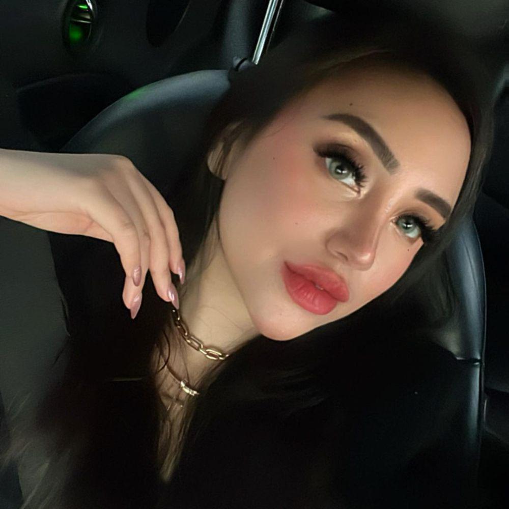 makeup untuk ke acara formal ala Salmafina Sunan (instagram.com/salmafinasunan)