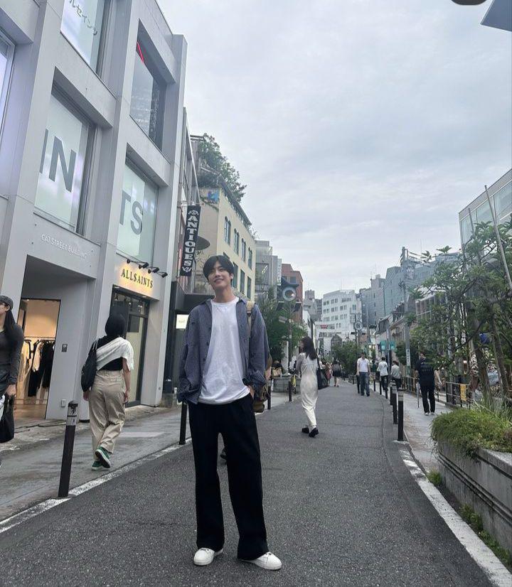ootd traveling ala Moon Ji Hoo (instagram.com/m_jihu)