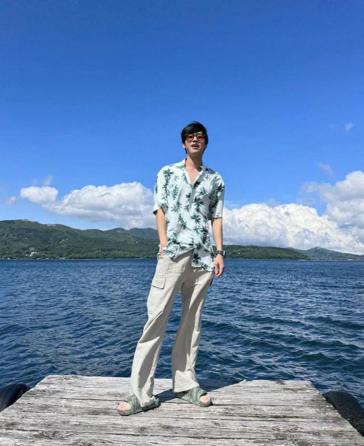 ootd traveling ala Moon Ji Hoo (instagram.com/m_jihu)