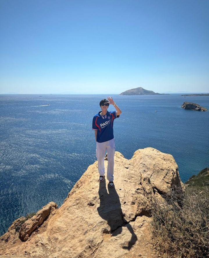 ootd traveling ala Moon Ji Hoo (instagram.com/m_jihu)