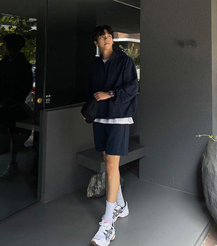 ootd traveling ala Moon Ji Hoo (instagram.com/m_jihu)