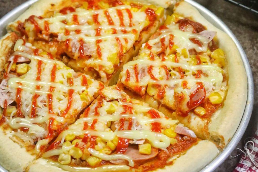 Resep Pizza Topping Jagung Sosis yang Sederhana, tapi Rasa Istimewa
