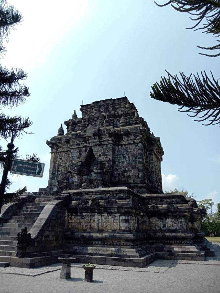 Candi Mendut di Borobudur