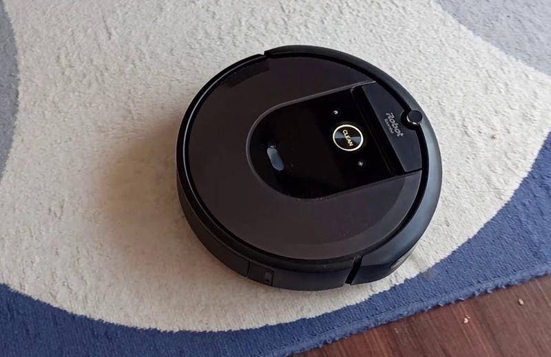 iRobot Roomba (youtube.com/Facetpo40)