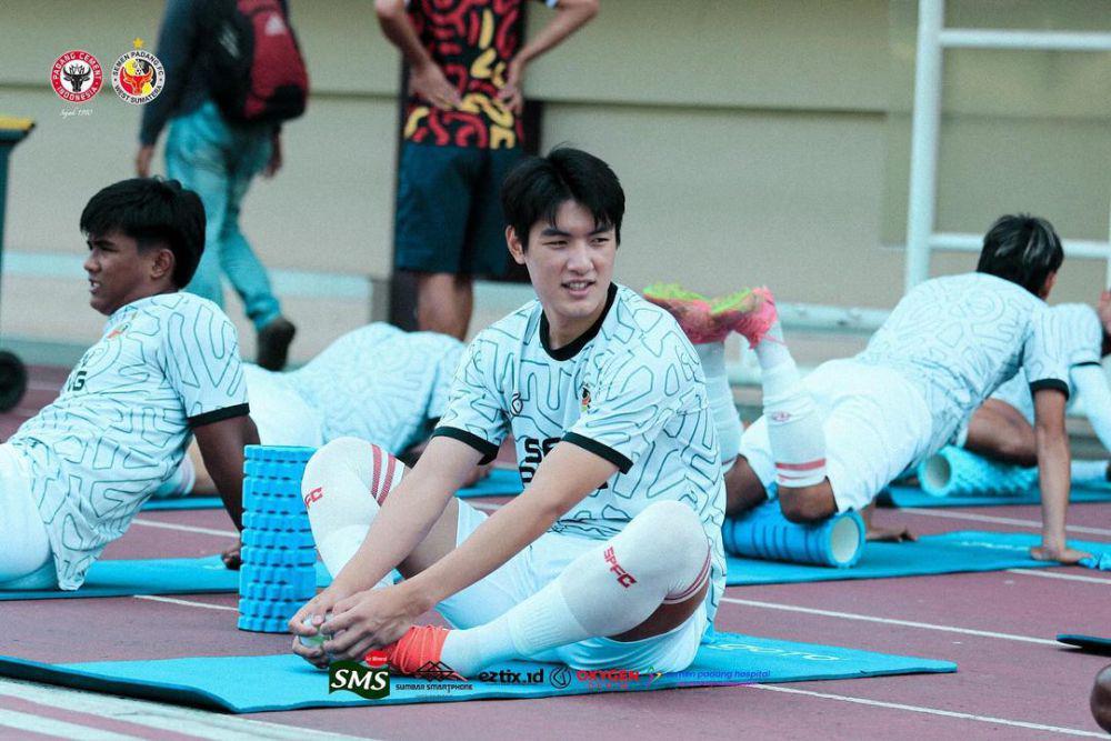 Kim Min Gyu saat sedang berlatih bersama Semen Padang. (instagram.com/99_kim.mg)