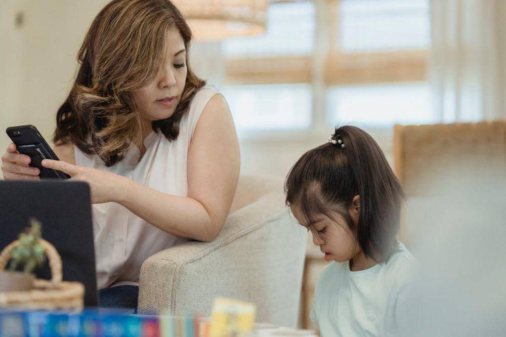ilustrasi anak dan orangtua (pexels.com/Nicola Barts)