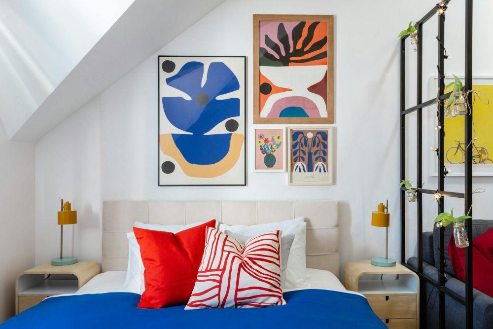 Desain kamar tidur maksimalis (pexels.com/TurnKey Apartments)