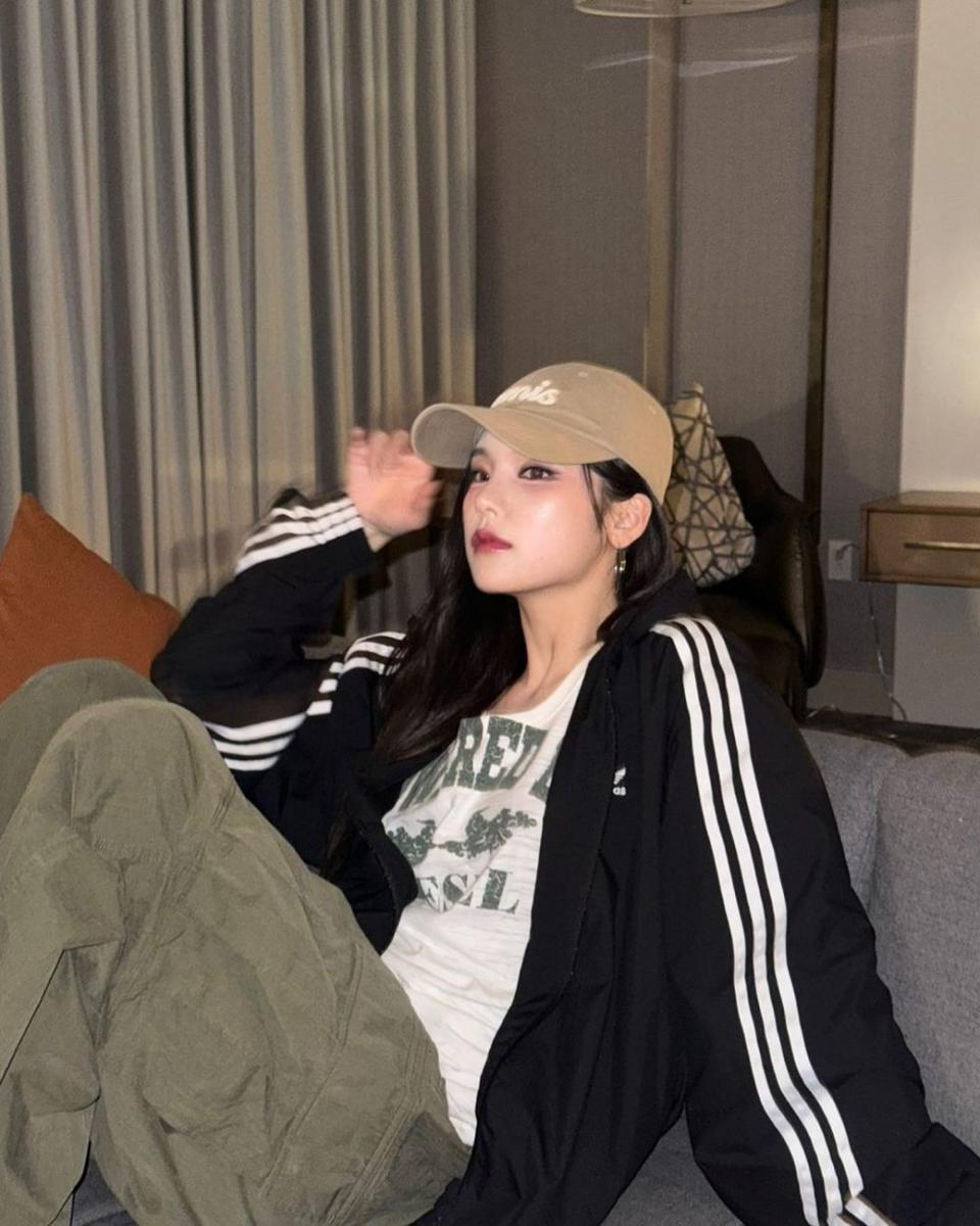 outfit cewek mamba ala Yeri Itzy (instagram.com/@yezyizhere)