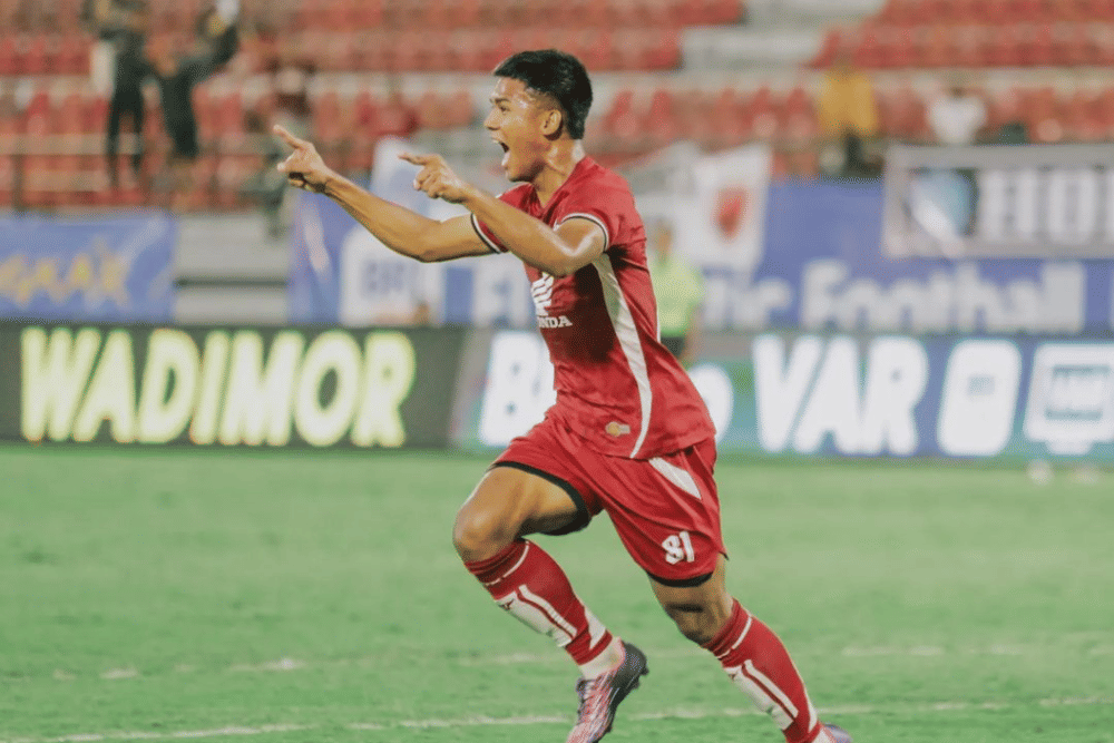 Winger PSM Makassar, Abdul Rahman, merayakan gol yang ia cetak pada laga pekan kedua BRI Liga 1 2024/2025 melawan PSBS Biak yang berlangsung di Stadion Kapten I Wayan Dipta Gianyar pada Jumat 16 Agustus 2024. (Instagram.com/psm_makassar)