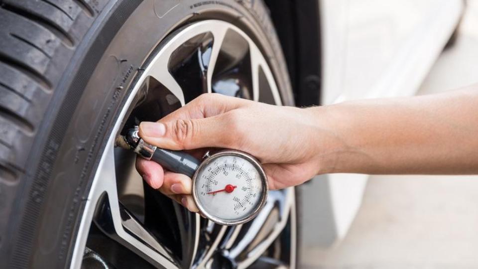 Ilutrasi tekanan angin pada ban mobil (tobesure.com)