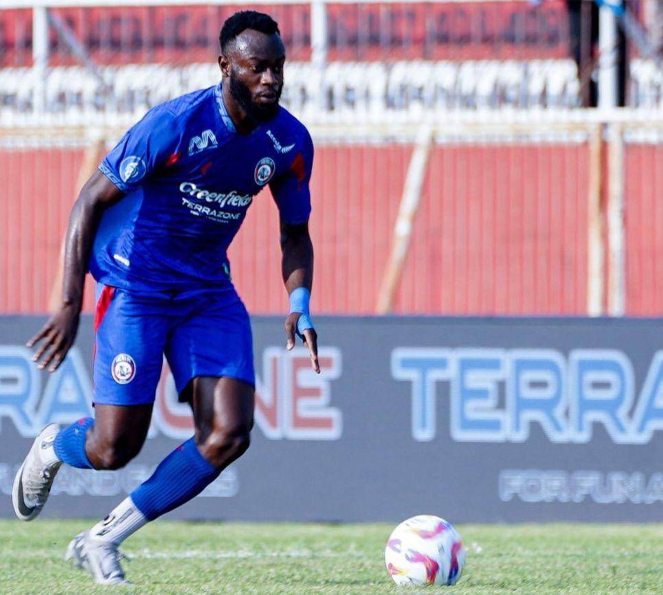 Pemain Arema FC, Charles Lokolingoy saat melawan Borneo FC di Liga 1 Musim 2024/2025. (Dok. Media Officer Arema FC)