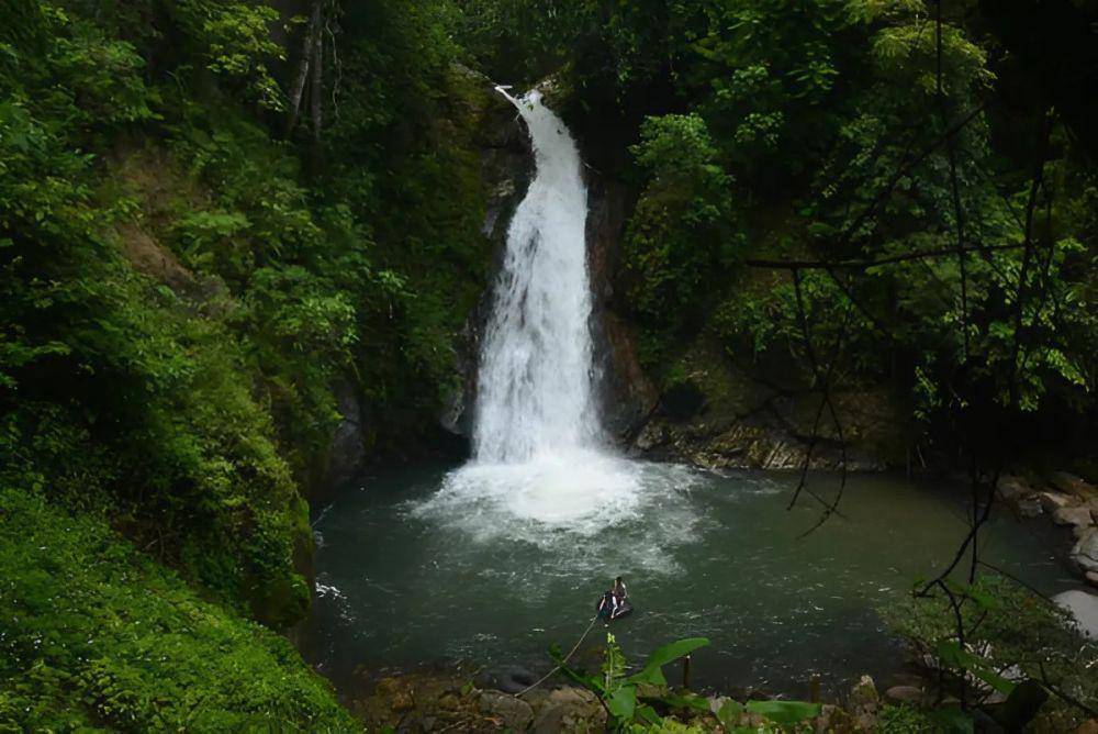 Air Terjun Haratai, Kabupaten Hulu Sungai Selatan (meratusgeopark.org)