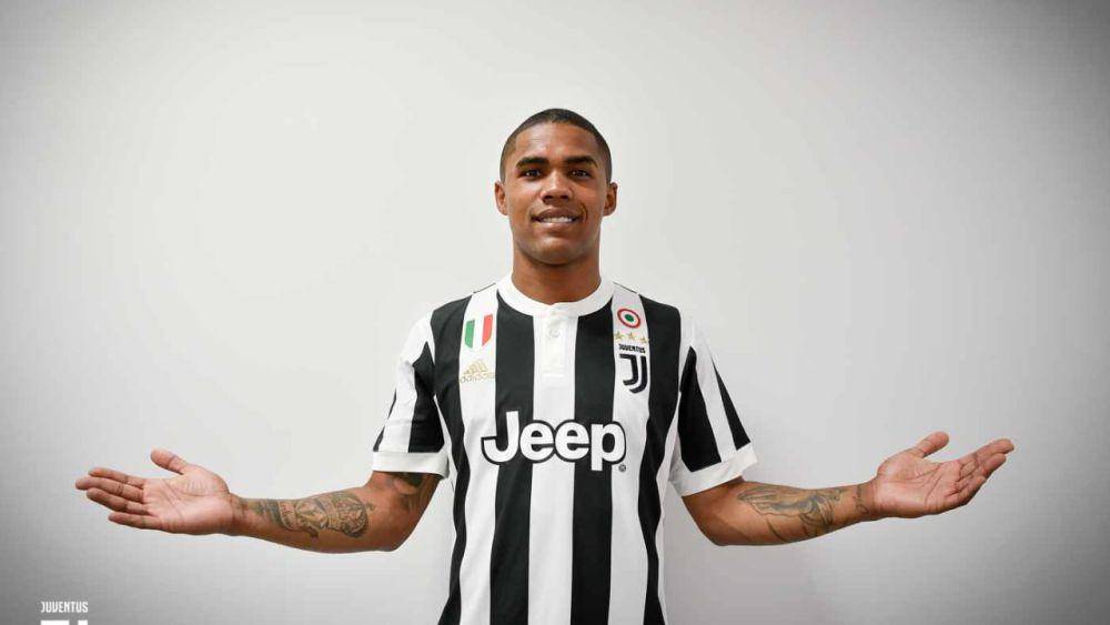 Douglas Costa bergabung dengan Juventus. (juventus.com)