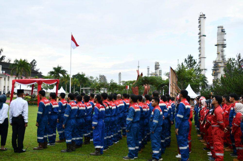 Peringati HUT Kemerdekaan Republik Indonesia ke-79, Pertamina juga mengadakan Upacara Kemerdekaan RI di Lapangan Kantor Besar Kilang Pertamina International RU V, Balikpapan, Kalimantan pada Sabtu (17/8/2024). (Dok. Pertamina)