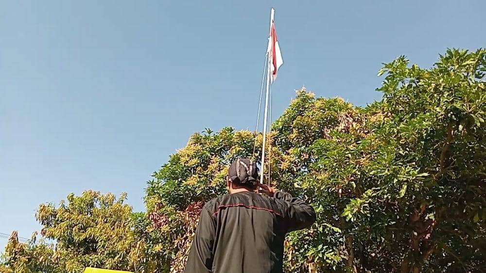 Suasana hikmat di upacara HUT ke-79 RI pada Dusun Waruk Desa Turi Kecamatan Panekan Magetan. IDN Times/ Riyanto.