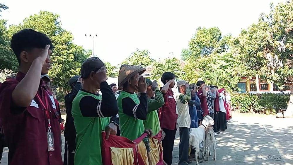 Suasana hikmat di upacara HUT ke-79 RI pada Dusun Waruk Desa Turi Kecamatan Panekan Magetan. IDN Times/ Riyanto.