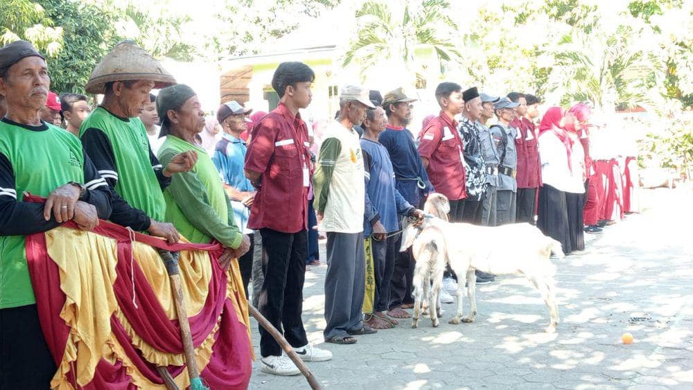 Suasana hikmat di upacara HUT ke-79 RI pada Dusun Waruk Desa Turi Kecamatan Panekan Magetan. IDN Times/ Riyanto.