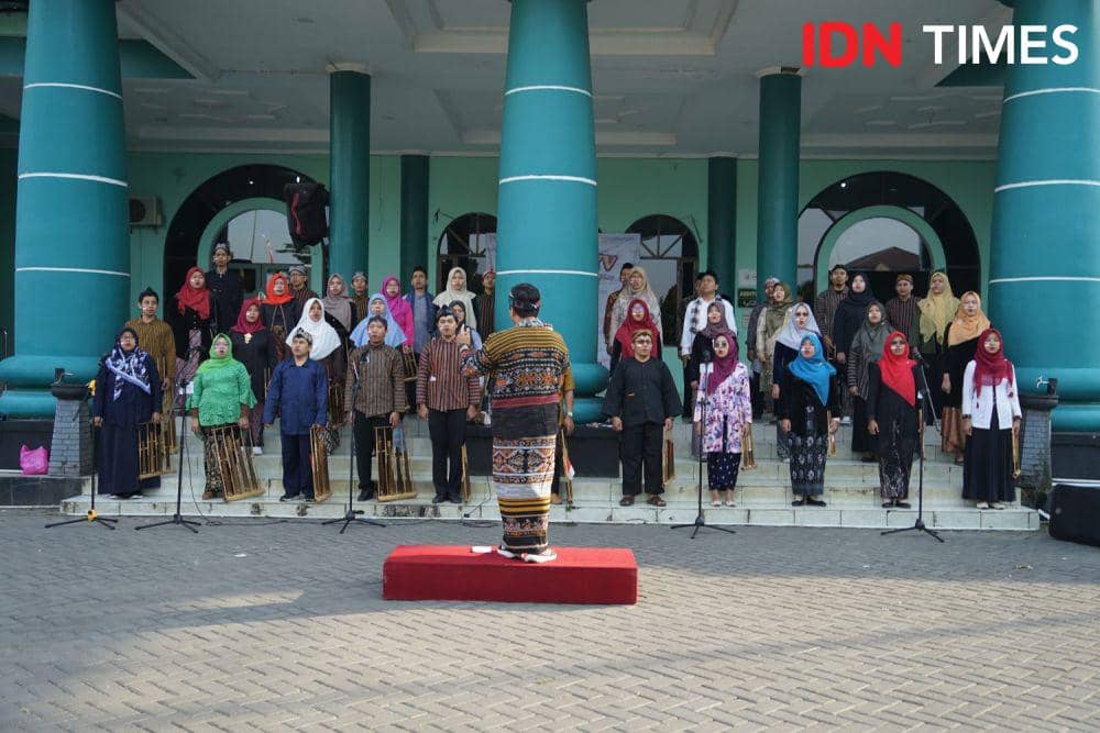 UIN Saizu Gelar Upacara Kenakan Pakaian Adat