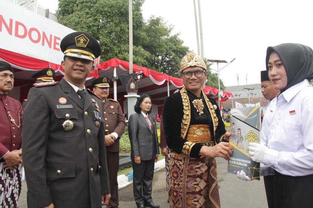 Penyerahan remisi kepada narapidana Lapas Tulungagung. IDN Times/ istimewa