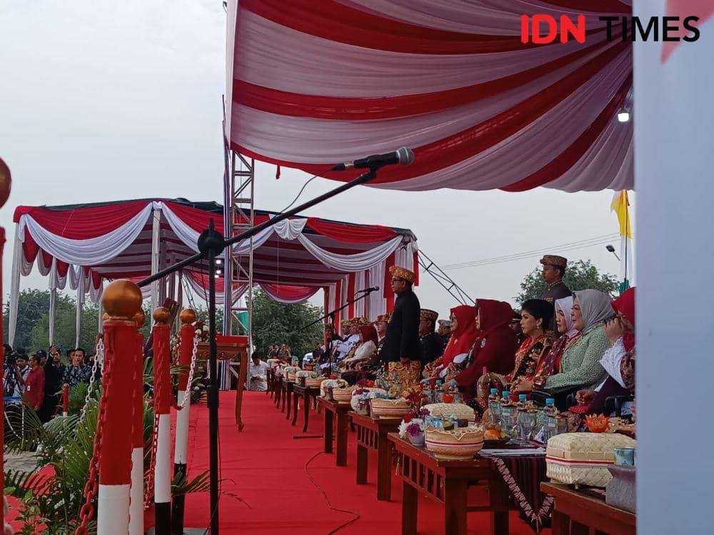 Pj Gubernur Lampung Samsudin menjadi Inspektur Upacara HUT Kemerdekaan RI ke-79 di Kota Baru. (IDN Times/Tama Yudha Wiguna).
