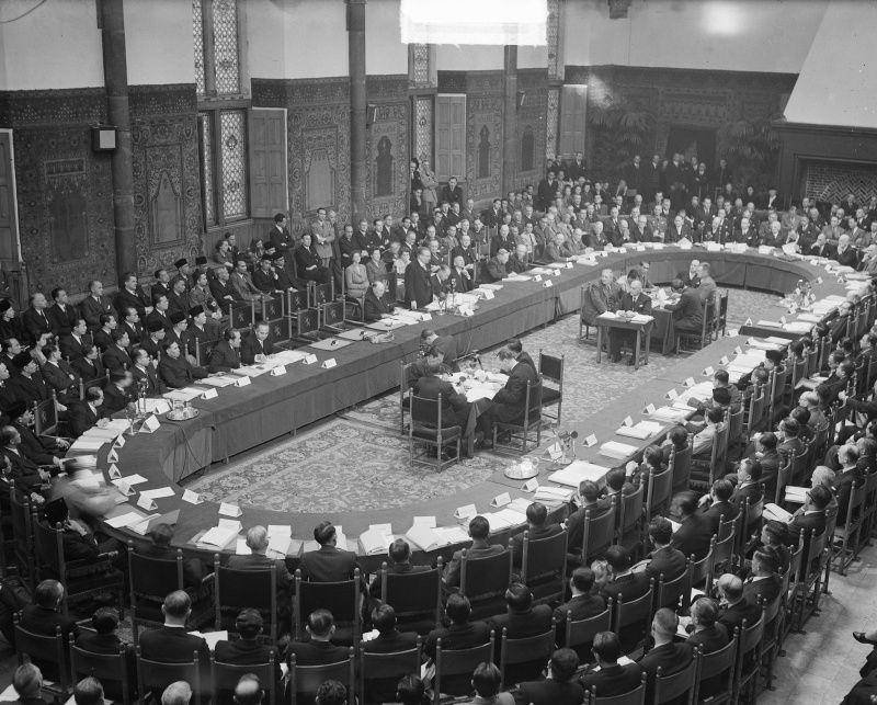 gambar Konferensi Meja Bundar di Den Haag (commons.m.wikimedia.org/Daan Noske / Anefo)