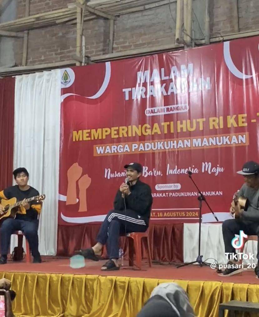 potret Duta Sheila On 7 tampil di malam tirakatan jelang HUT ke-79 RI di kampungnya (tiktok.com/puasari_20)