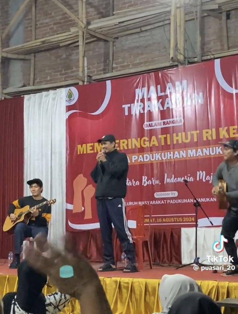 potret Duta Sheila On 7 tampil di malam tirakatan jelang HUT ke-79 RI di kampungnya (tiktok.com/puasari_20)