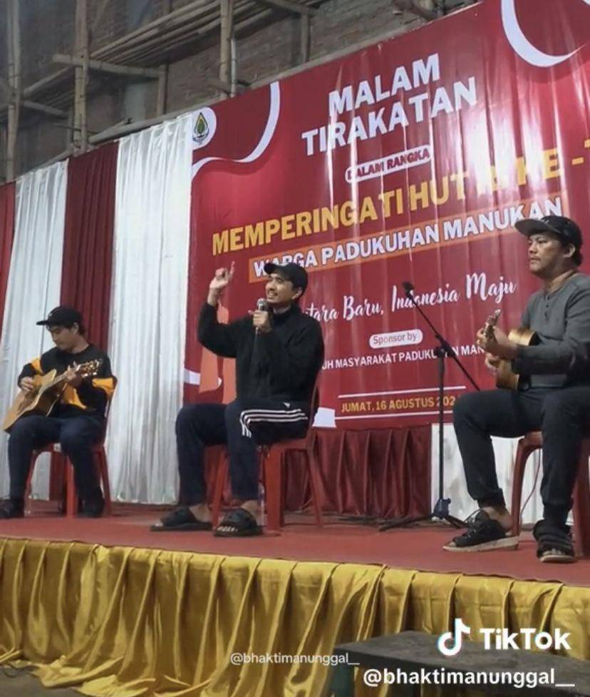 potret Duta Sheila On 7 tampil di malam tirakatan jelang HUT ke-79 RI di kampungnya (tiktok.com/bhaktimanunggal__)