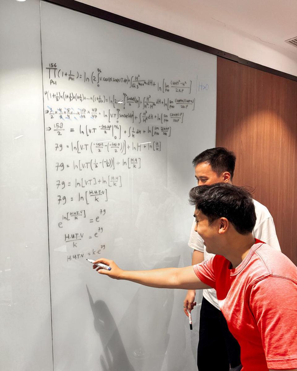 potret Jerome Polin buat rumus matematika (instagram.com/jeromepolin)