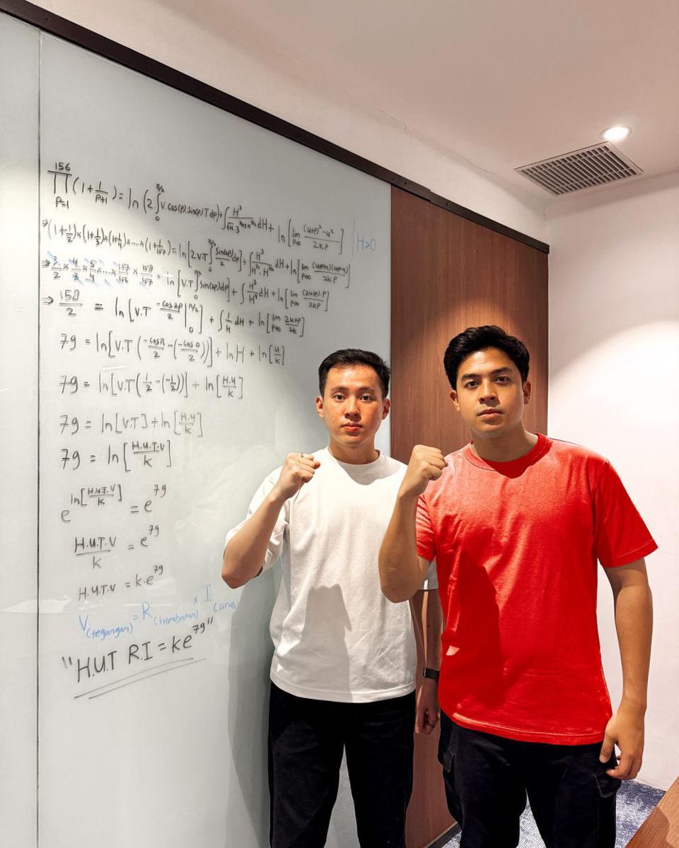potret Jerome Polin buat rumus matematika (instagram.com/jeromepolin)
