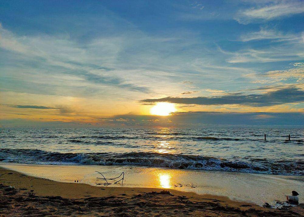 Pantai Batakan Baru, Kabupaten Tanah Laut (commons.wikimedia.org/Martini_Rahman)