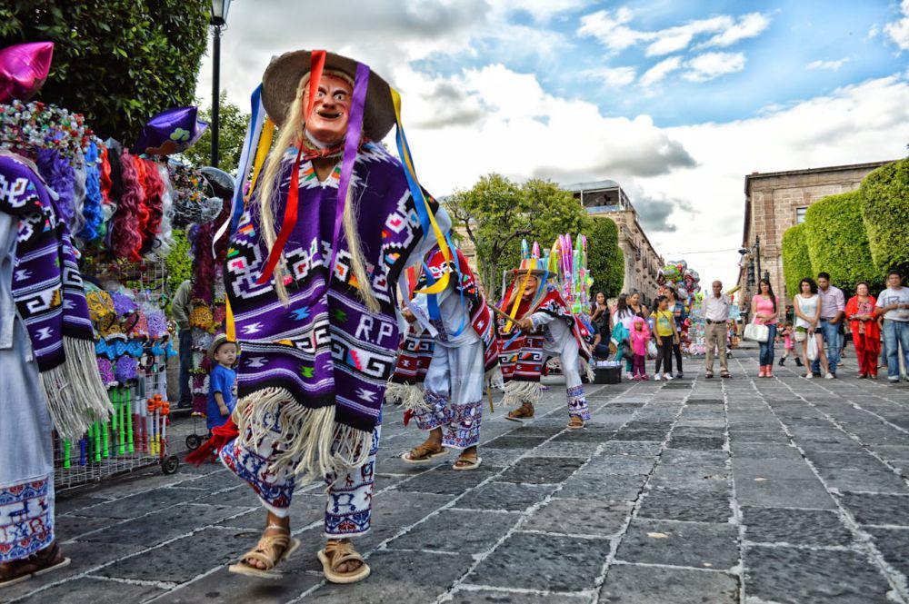 ilustrasi karnaval (pexels.com/Genaro Servín)