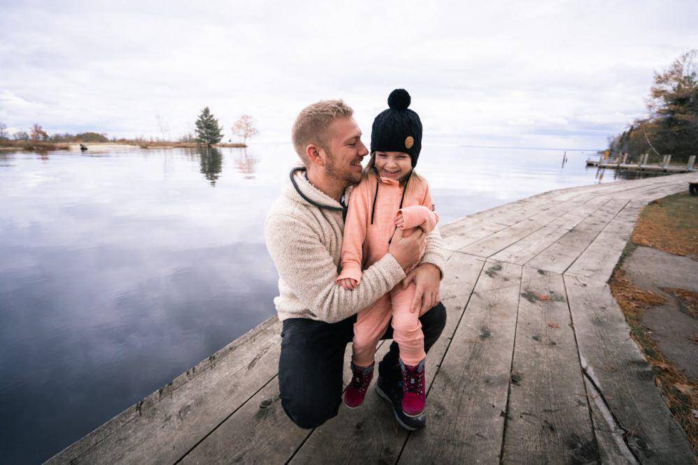 ilustrasi ayah dan anak (pexels.com/Josh Willink)